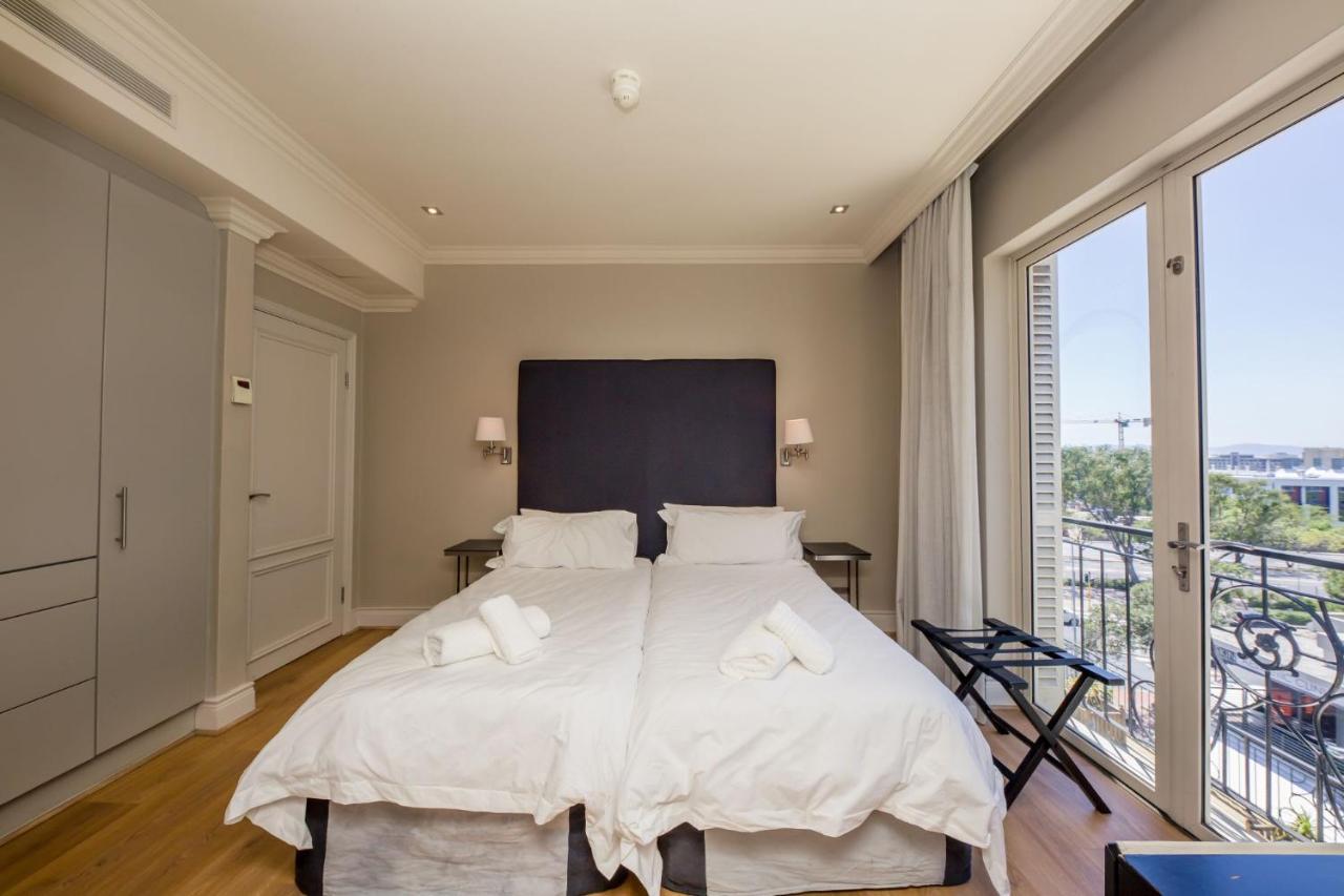 407 Royal *